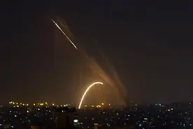 2枚火箭弹从巴勒斯坦加沙地带射向以色列图片