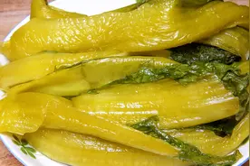 泡酸菜别只加盐，30年老方法告诉你，又酸又脆，放一年不会坏图片