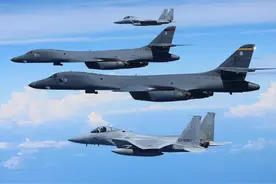 一架就能携带24枚导弹，B1B轰炸机比航母战斗群还厉害？图片