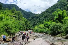 成都周边又一处免费小九寨！瀑布清潭遍布，戏水、游泳耍清凉图片