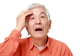 公公老年痴呆，我和大姐将他送到养老院，一天时间不到我就后悔了图片