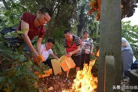 农村上坟穿鞋有讲究，这4种鞋子不能穿，穿黑色鞋子怎么都不出错图片
