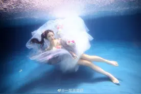 真实的人间仙女王奕萌，水下写真可爱又性感，网友：壁纸已换图片