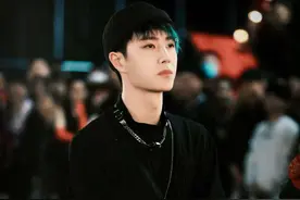 王一博锁链威亚舞，与豹同行，用舞蹈原力点爆高燃炸场图片