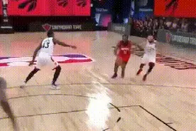 哈登神技层出不穷，一步上篮假动作，骗过所有人，全网惊呼-走步图片