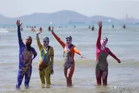 咱青岛大妈的脸基尼，真的太时髦了图片