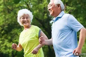 都不生二胎，50年后的国人还有多少？经济学家预测了“一个数”图片