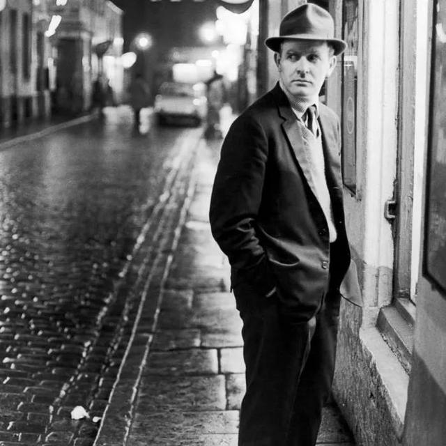 007都是乱吹的？英国间谍作家自曝工作枯燥又危险