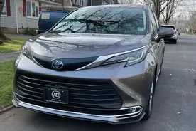 新款丰田塞纳海外提车，落地33万，油耗6升，新内饰真帅气图片