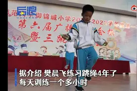 9岁小学生每分钟跳绳315下破校纪录图片