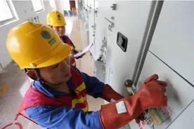 21年的老师傅，因迟到2分钟罚款400元，半月后老板欲哭无泪图片