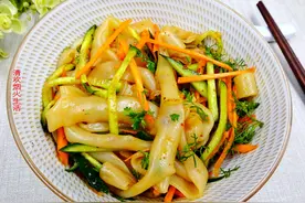 凉皮最简单的做法，不揉面，不洗面，口感筋道有嚼劲，一碗吃不够图片