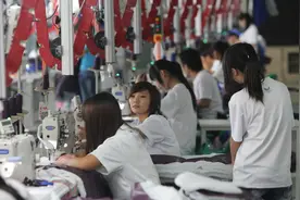 南京大学生电子厂工作了30天，晒出2月份真实收入，以为看错了图片