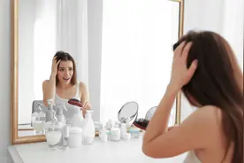 脱发的困扰你也有？医生：可能是甲状腺的求救信号，这3点要注意图片