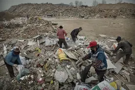 你看不起的拾荒者，月入却过万，中国垃圾堆养活了多少人？图片