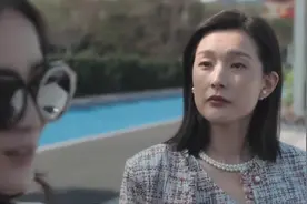 互为情敌的2个女生10年后相遇，讲话全是暗战，曾经系花全线崩溃视频封面