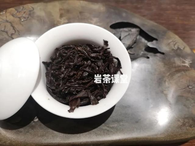 武夷岩茶都说香清甘活，那一款肉桂的苦味明显，到底是为什么？