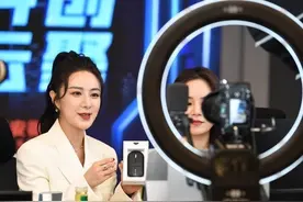 薇娅为鸿星尔克带货，网红衣哥喊话，愿为鸿星尔克免费带货100年图片