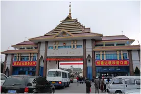 又是瑞丽？缅甸人偷渡致疫情再发！7400军警投入边境管控，作为中缅最大跨境物流口岸输入风险需高度警惕图片