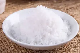 烧菜时，中间放盐，还是最后放盐？很多人步骤错了，难怪味道不好图片