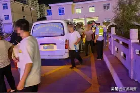 江苏南通：严惩，超员率超400%！核载6人小面包车“吞”了32人......图片