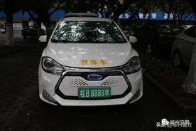 奇葩事儿真多！为招揽学员，女教练竟悬挂4个8的自制车牌~图片