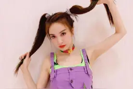 吴昕黄圣依自带的被罩，看清被褥的图案，未婚和已婚的差距图片