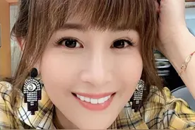 47岁女演员拍戏脸上抹满猪粪泥巴，那些不敬业的明星羞愧吗？图片