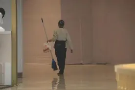 在深圳富人商场打工的老年人图片