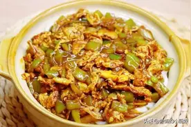 家里用3个鸡蛋就能做好吃的鸡蛋酱，再来点面条，一顿晚饭解决了图片