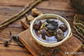 原来乌鸡和这2种食材放一起煲汤，冬天暖身滋补不上火，家人喜欢图片