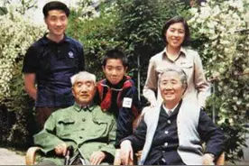 一开国少将去世后，夫人却允许其他女人同他合葬，这究竟是咋回事图片