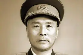 开国将帅（219）中将梁从学图片