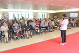 建军庆军 共庆生日 | 养老中心军歌嘹亮图片