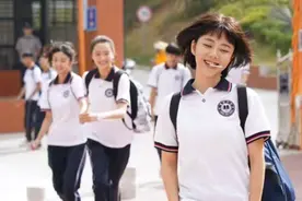 继《哥哥太爱我了怎么办》后，又一兄妹剧来袭，哥哥摸头杀太甜图片