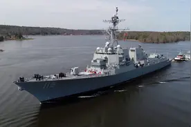 美军双航母南海刚挑衅，驱逐舰逼近浙江153公里，专家：准备打仗图片