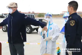 「关注」满洲里海关联合多部门开展口岸核生化突发事件应急处置演练图片