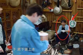 “帮我拿下纸巾——哪呢？”为啥东西就在眼前，孩子却死活看不见图片