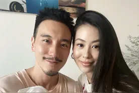 萧亚轩前男友王阳明晒照，和娇妻庆祝女儿一岁，不愧台湾第一美男图片