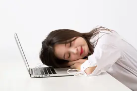 胳膊和脖子若出现“小红点”，也许是肝脏发出的信号，建议查个CT图片