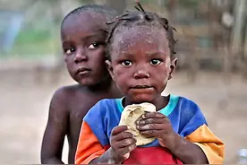 观音土是什么？海地人怎么靠吃泥巴活下来？图片