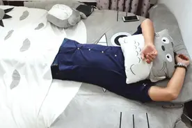 每天保持晚上10点睡，早上6点起床的人，身体会有那些喜人变化？图片