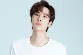 有种“长相”叫王一博，妈妈年轻时颜值超高，儿子完美继承图片