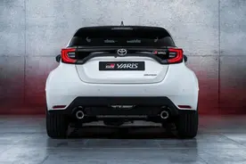 这款丰田Yaris售价高达40万，却被抢着要图片