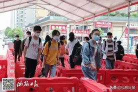 仙桃万余名初三学子复学，家长直呼“神兽终于归笼啦！”图片