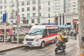 后续 |“山寨救护车”再抬头，商贩保安成“中介”图片