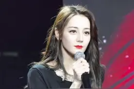 有种霸气叫热巴的坐姿，看清她腿放的地方，真当自己不需要男粉？图片