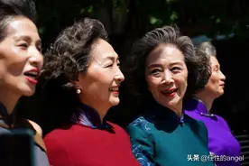 火到国外“时尚奶奶”重返街头T台，她们走在北京三里屯繁华地带图片