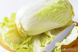 白醋和尿素喷白菜有什么用？是为了除虫还是作为叶面肥使用？图片
