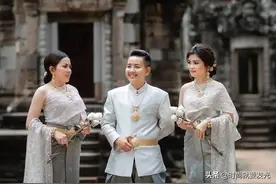 柬埔寨新郎娶两位同性妻子，结束爱情长跑11年，三人婚纱真甜图片